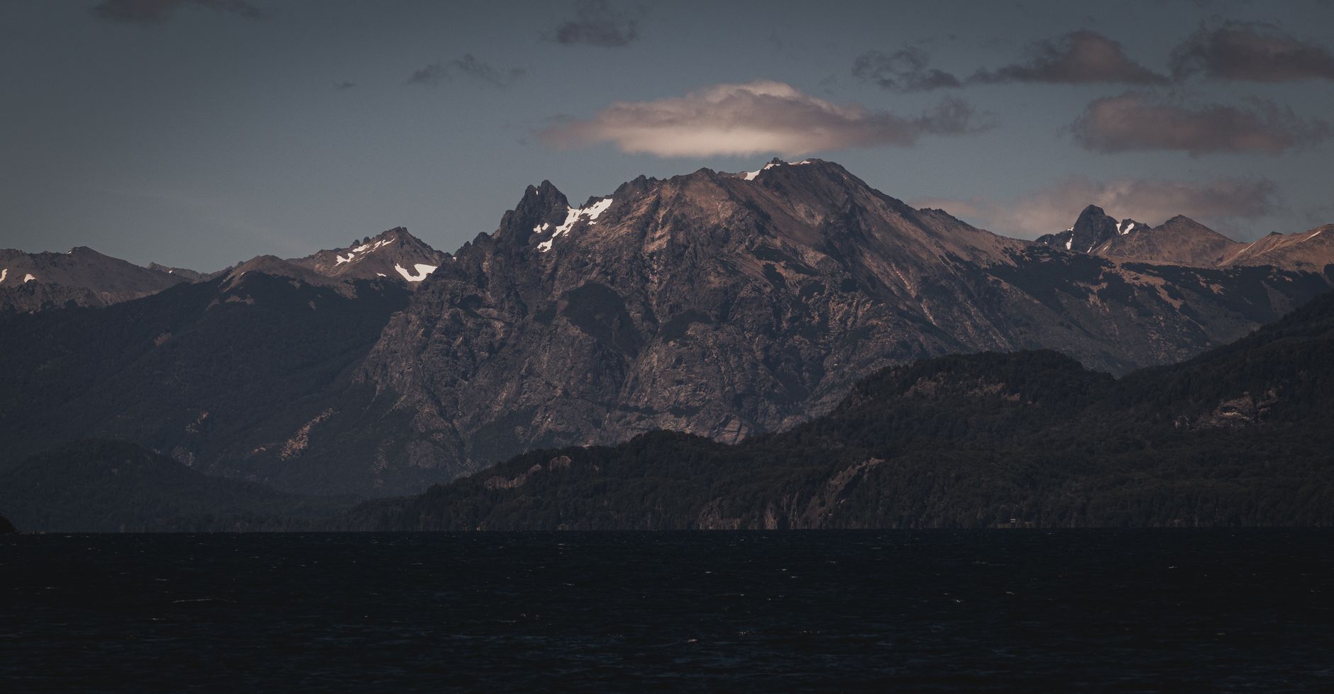 Paisaje imponente de la Patagonia Argentina en kautzer